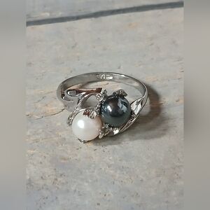 Vintage Hematite Faux Pearl Toi et Moi Bypass Ring Silver Tone Metal Ying Yang